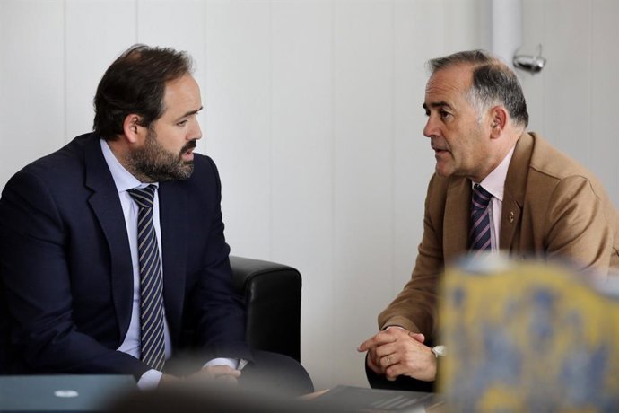 El presidente del Partido Popular de Castilla-La Mancha, Paco Núñez, y el alcalde de Talavera, José Julián Gregorio.