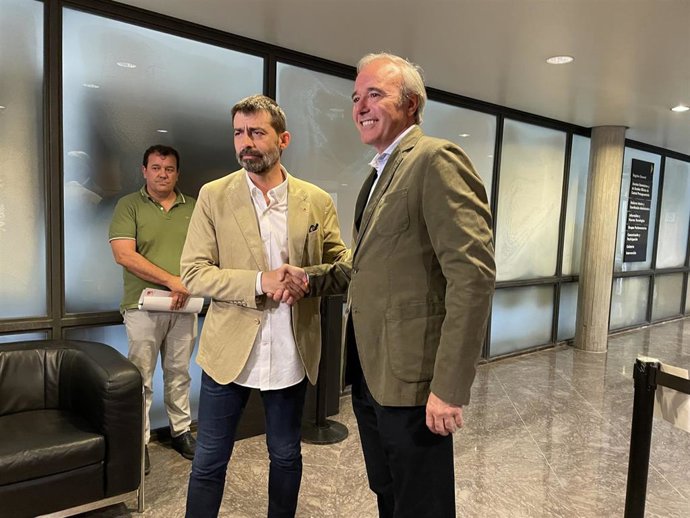 El presidente del PP Aragón, Jorge Azcón, y el coordinador general de IU Aragón, Álvaro Sanz.
