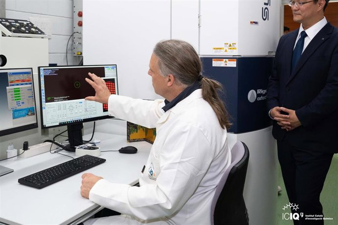 El ICIQ cuenta con el primer difractómetro de electrones de Europa