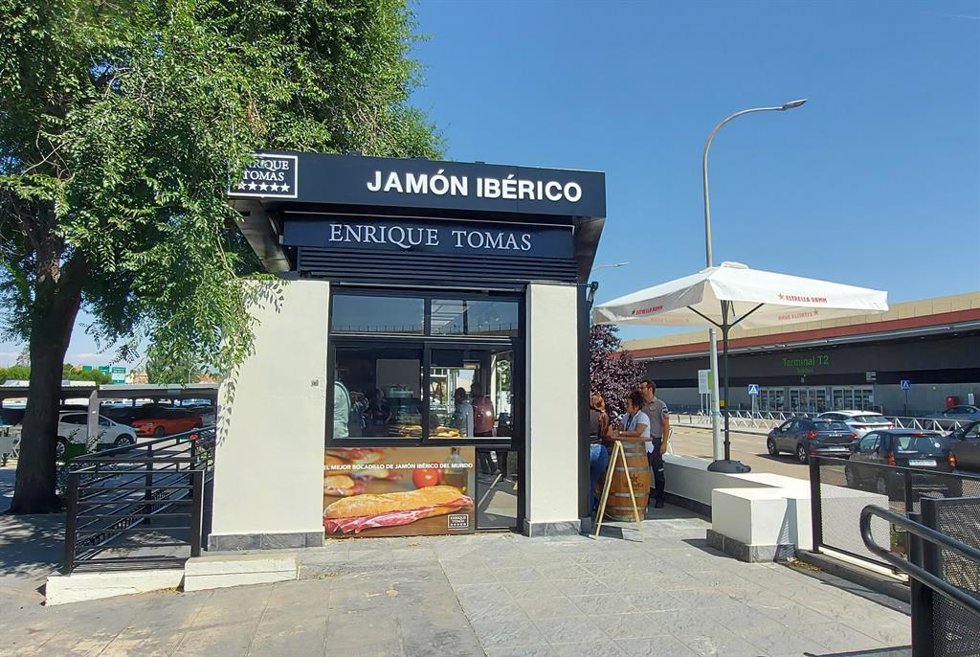 El aeropuerto de Barajas amplía su oferta comercial con un nuevo punto de restauración de Enrique Tomás
