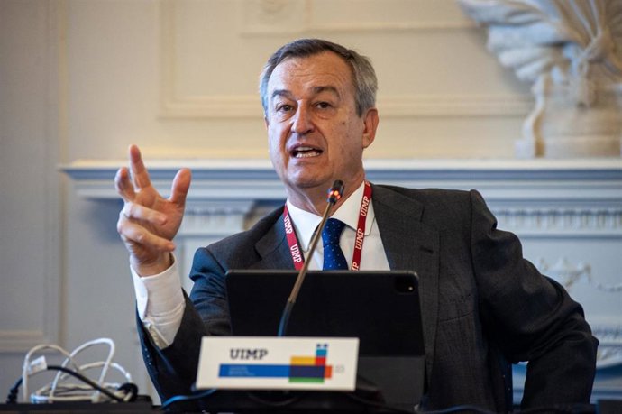 El consejero delegado de Banco Sabadell, César González-Bueno, durante su intervención en el XL Seminario de la APIE, en Santander a 20 de junio de 2023.