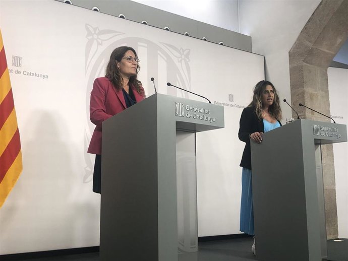 La consellera de la Presidencia, Laura Vilagr, y la portavoz del Govern, Patrícia Plaja, en una rueda de prensa posterior al Consell Executiu en el Palau de la Generalitat