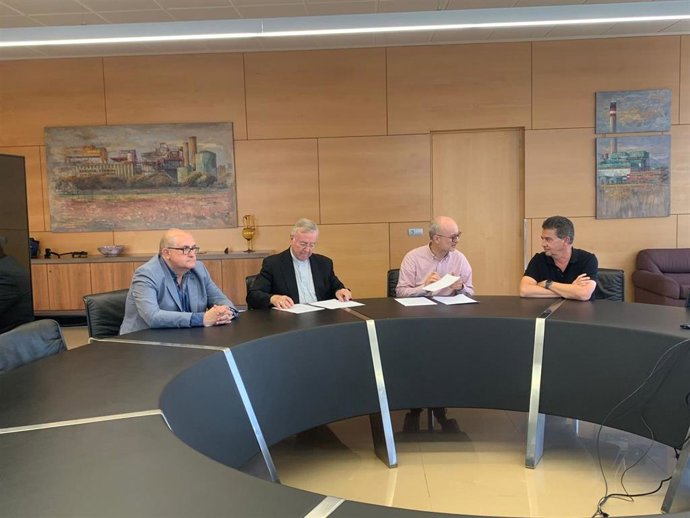 El director general de Endesa en Baleares, Martí Ribas; el obispo de Mallorca, Sebastián Taltavull; el director de la Fundación Nazaret, Guillem Cladera, y el vicepresidente de la Fundación Nazaret y ecónomo del Obispado de Mallorca, Miquel Noguera.