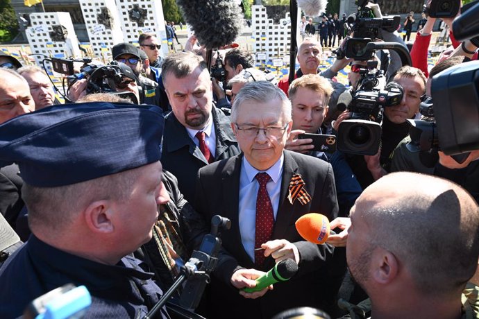 Archivo - May 9, 2023, Warsaw, Warsaw, Poland: 09.05.2023.Russian ambassador to Poland Sergey Andreyev wasn't able to lay flowers due to anti-war protests at Soviet Military Cemetery...Photo: Damian Burzykowski/Newspix.pl.