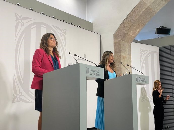 La consellera de Presidencia, Laura Vilagr, y la portavoz del Govern, Patrícia Plaja, en una rueda de prensa posterior al Consell Executiu de este martes.