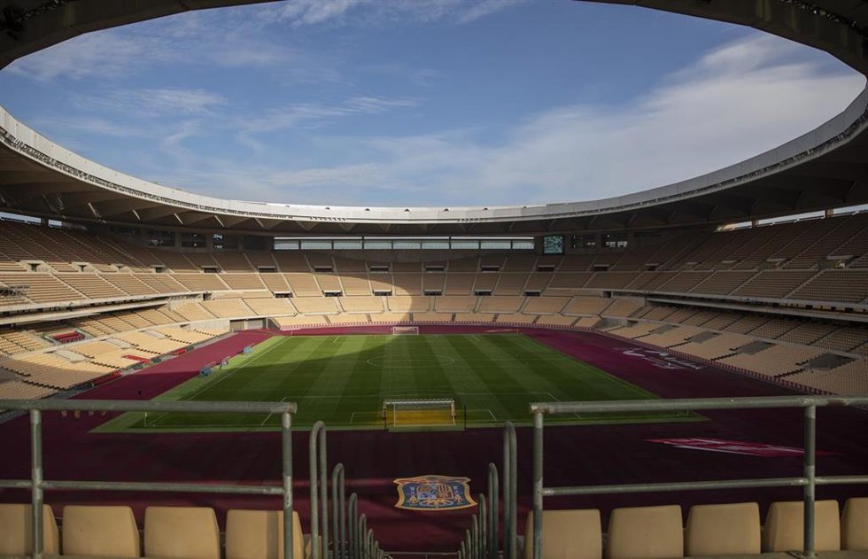 Archivo - Estadio de La Cartuja donde se celebrará el encuentro oficial de la Selección Absoluta masculina de fútbol ante Escocia el 12 de octubre