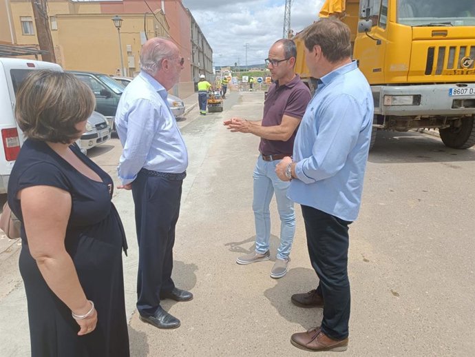 Villalobos y el alcalde de Villaverde visitan obras realizadas con el Plan Contigo y Actúa de Diputación.