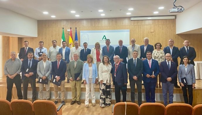 La consejera de Agricultura, Pesca, Agua y Desarrollo Rural, Carmen Crespo, tras la firma de la adenda para la construcción de la Presa de Alcolea en Huelva.