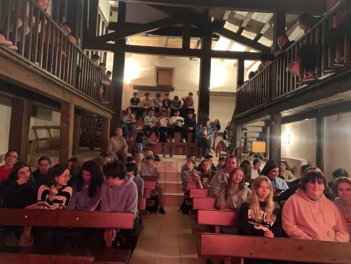 El teatro de Canales de la Sierra recibe 20.000 euros para promoción turística