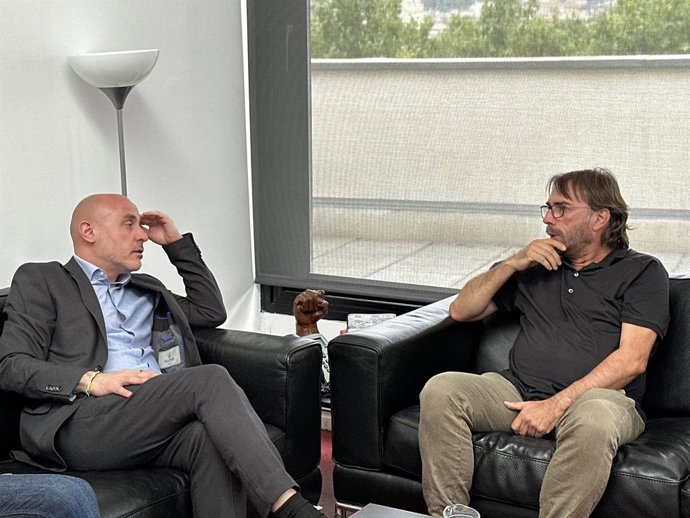 El delegat del Govern central, Carlos Prieto, i el secretari general de la UGT, Camil Ros