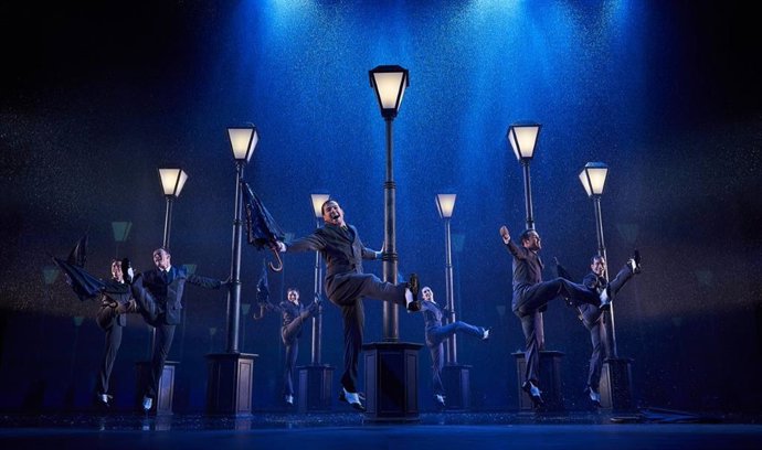 Archivo - Imagen del musical 'Cantando bajo la lluvia'.