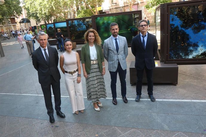 Archivo - Presentación de las mejores imágenes de naturaleza de fotógrafos de National Geographic en la exposición 'De Polo a Polo', en el Bulevar de Gran Capitán, que ha formado parte de la Bienal de Fotografía 2023.
