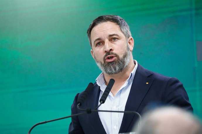 Archivo - El presidente de Vox, Santiago Abascal, en una rueda de prensa, en la sede nacional de Vox, a 21 de febrero de 2022, en Madrid (España). 