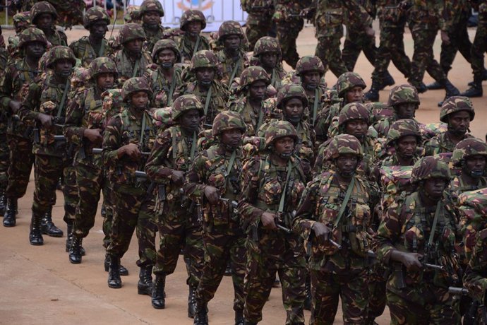 Archivo - June 1, 2022, Nairobi, Kenya: Kenya Defence Forces (KDF) soldiers match during a parade at Uhuru Gardens in Nairobi during Kenya's 59th Madaraka day, the day when the country attained internal self-rule.
