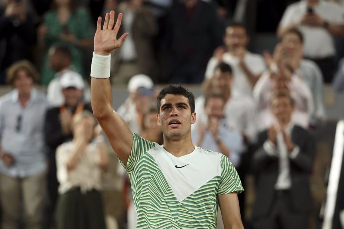 Carlos Alcaraz of Spain celebrates his victory against Stefanos Tsitsipas of Greece during the French Open 2023, Roland-Garros 2023, Grand Slam tennis tournament, on june 6, 2023 at Stade Roland-Garros in Paris, France - Photo Jean Catuffe / DPPI