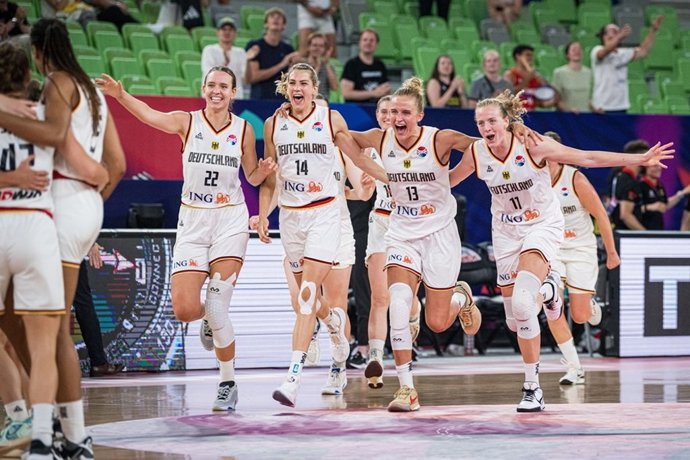 Las jugadoras de la selección alemana celebran su victoria ante Eslovaquia en el Eurobasket 2023