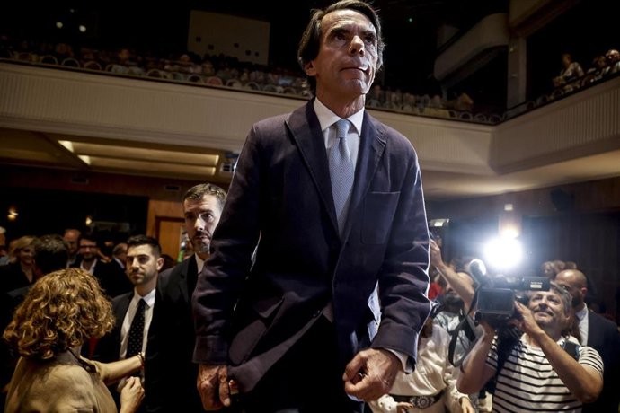 El expresidente del Gobierno José María Aznar durante la presentación del libro Samper, la tragedia de un liberal en la Segunda República', en el Ateneo Mercantil