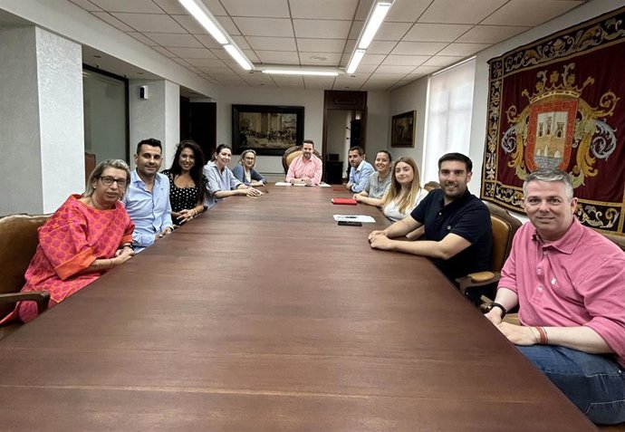 El alcalde de Tudela, Alejandro Toquero, junto al resto de concejales del Consistorio