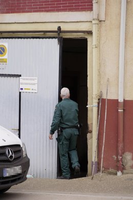 Archivo - Momento de la investigación en casa del acusado, O.P