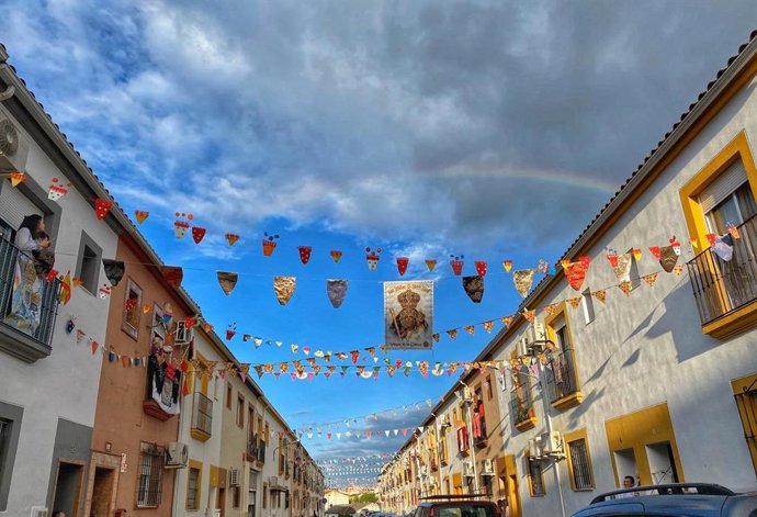 Archivo - Cientos de balcones de Andújar (Jaén) engalanados con motivo de la romería de la Virgen de la Cabeza, archivo 