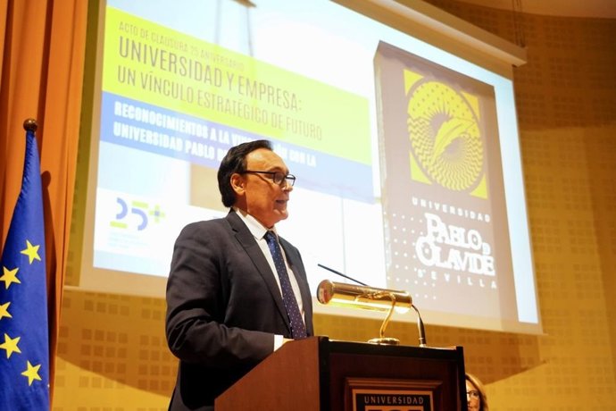 El consejero de Universidad, Investigación e Innovación, José Carlos Gómez Villamandos, durante la clausura del 25 aniversario de la Universidad Pablo de Olavide (UPO)