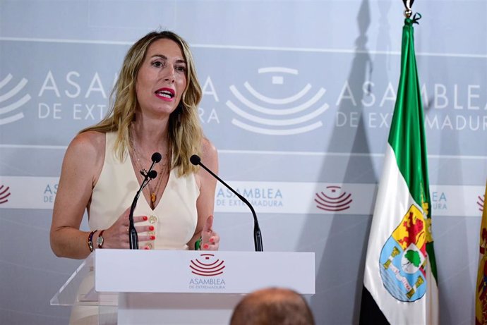 María Guardiola, en la Asamblea de Extremadura.