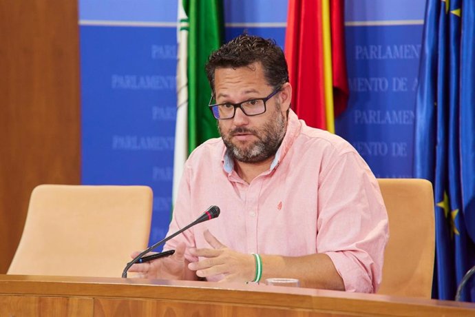 El portavoz de Adelante Andalucía en el Parlamento de Andalucía, José Ignacio García, este miércoles en rueda de prensa.