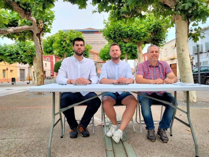 Carlos Guzmán, parlamentario de Contigo Navarra y coordinador general de IUN; David Álvarez, alcalde de Castejón por IU durante las dos últimas legislaturas, y Rafa Martinena, concejal y portavoz de IU-Contigo Castejón.