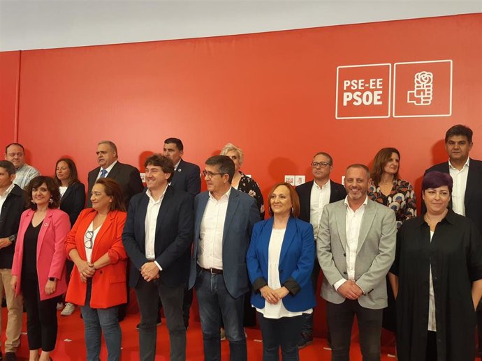 Acto de presentación de los candidatos a Congreso y Senado del Partido Socialista en Euskadi, en un acto en Bilbao.