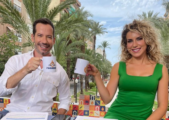 Els presentadors del programa 'Fas festa' d' Punt, Ferran Cano i Maria Fuster.