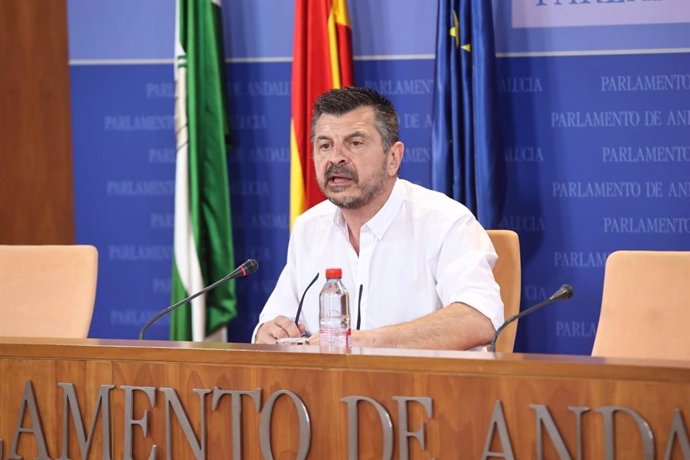 El portavoz del PP-A en el Parlamento andaluz, Toni Martín, este miércoles en rueda de prensa