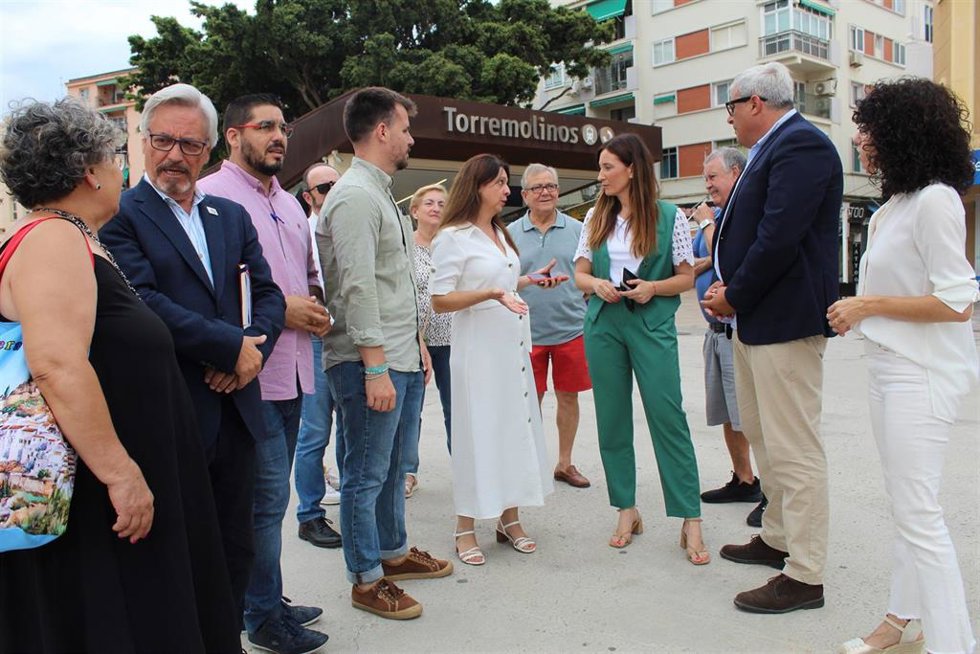 La cabeza de lista del PSOE al Congreso de los Diputados, Mari Nieves Ramírez, en uan visita a Torremolinos