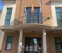 Critican la retirada de la bandera Lgtbi del Ayuntamiento de Vegas (Granada) tras la llegada del gobierno de PP y Vox