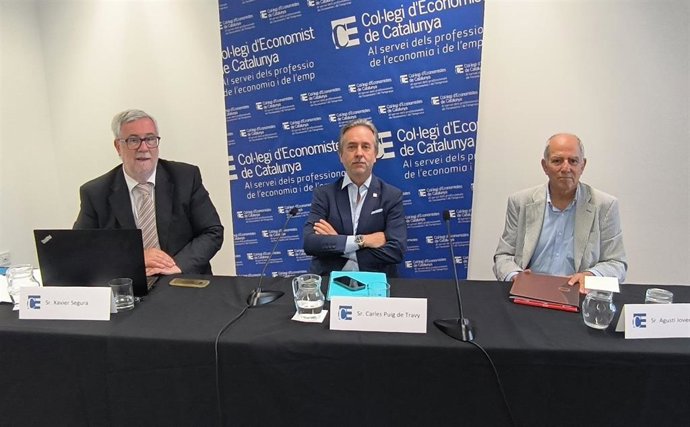 Xavier Segura, Carles Puig de Travy y Agustí Jover en rueda de prensa