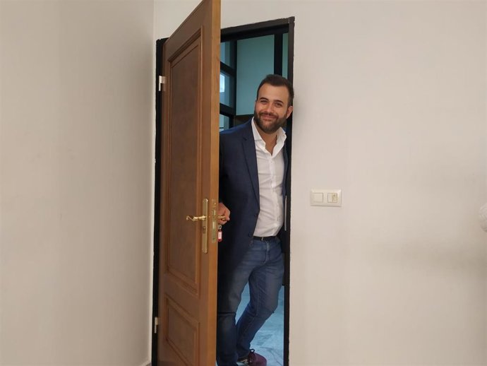 Archivo - El ex alcalde Luis Salaya presenta su renuncia como concejal de Cáceres