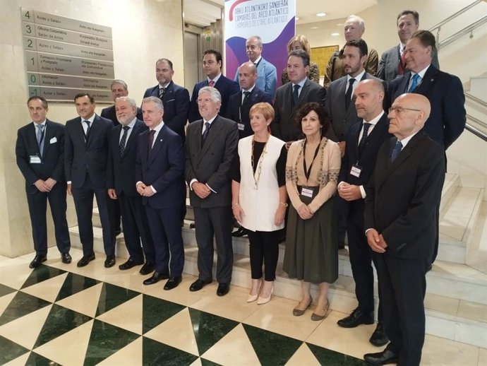 Representantes de 17 Cámaras de Comercio del Arco Atlántico y el Lehendakari, Iñigo Urkullu, en Bilbao.