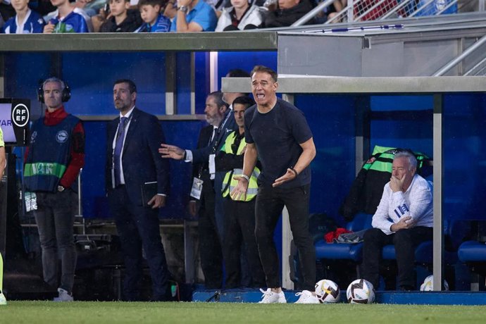 Luis García Plaza durante el Deportivo Alavés-Levante del 'playoff' de ascenso a Primera División