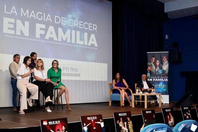 La consejera de Inclusión Social, Juventud, Familias e Igualdad, Loles López, participa en la presentación de la campaña de la Fundación Internacional Aproni 'La magia de crecer en familia'
