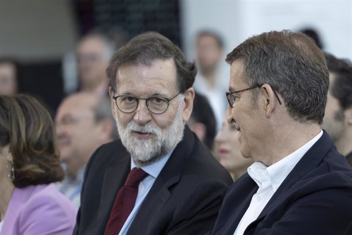 Archivo - El expresidente del Gobierno Mariano Rajoy, junto al presidente del Partido Popular, Alberto Núñez Feijóo 