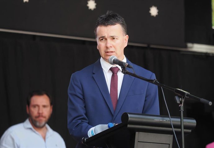 El ministro de Industria, Comercio y Turismo, Héctor Gómez, interviene durante su visita a la I Feria de la Tapa, en la Acera de Recoletos de Valladolid, a 16 de junio de 2023, en Valladolid, Castilla y León (España). 