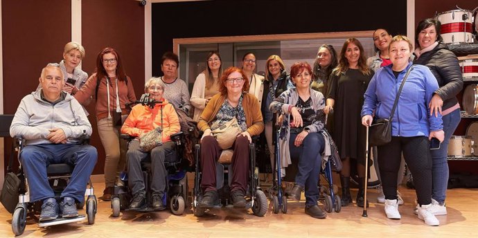 Participantes en la grabación de la canción Ahora (It is now)