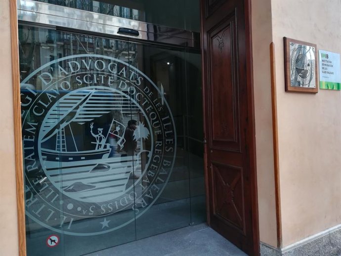 Archivo - Entrada de la sede del Colegio de Abogados de Baleares (Icaib) en Palma.