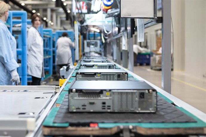 Archivo - Las instalaciones de fabricación de Lenovo en Budapest (Hundría)