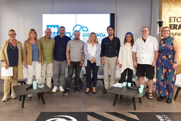 Representantes de alojamientos turísticos de Gipuzkoa.