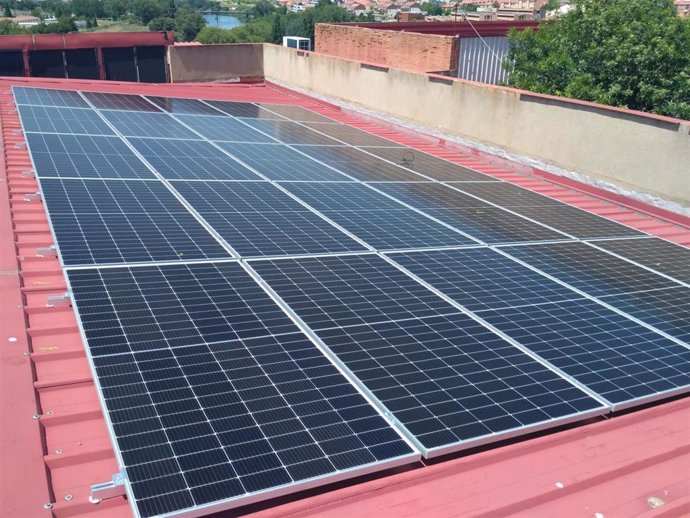 Placas solares en edificio de la Facultad de Farmacia de la USAL.