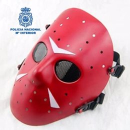 Máscara sobre la que la Policía Nacional pide colaboración ciudadana para resolver el asesinato de Lorenzo Pompiliu