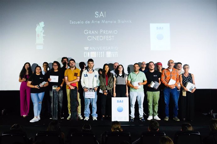 Alumnos de la Escuela de Arte Manolo Blahkink, ganadores del festival 'Cinedfest' con el corto 'SAI'