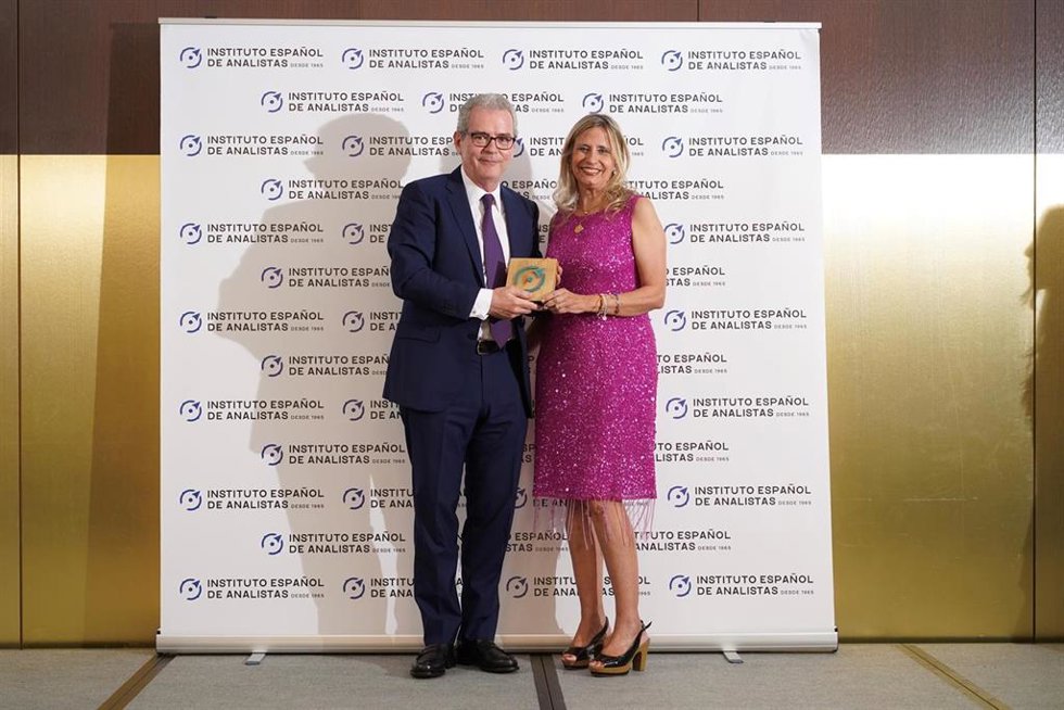 Pablo Isla recibe la Brújula del Año 2023 que otorga el Instituto Español de Analistas