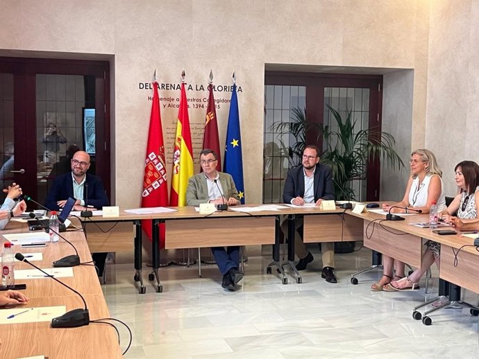 Reunión del alcalde de Murcia, José Ballesta, con vecinos y comerciantesw de Espinardo