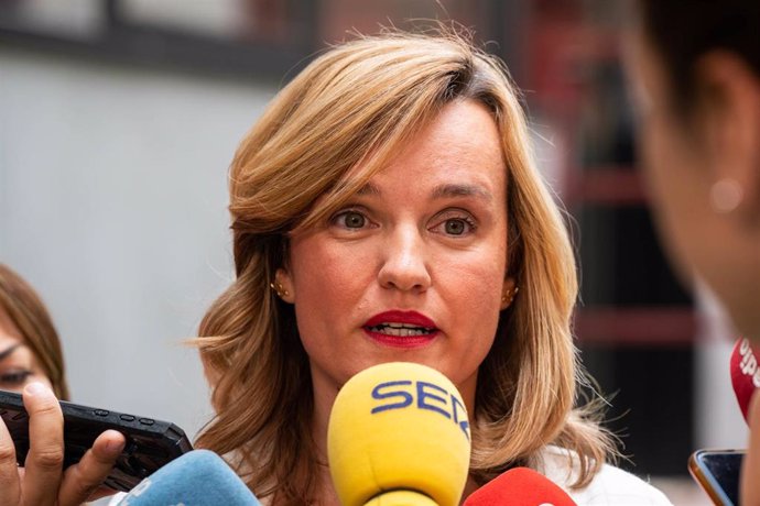 La portavoz de la CEF y ministra de Educación y FP, Pilar Alegría, atiende a los medios de comunicación en la sede del PSOE, a 20 de junio de 2023, en Madrid (España).